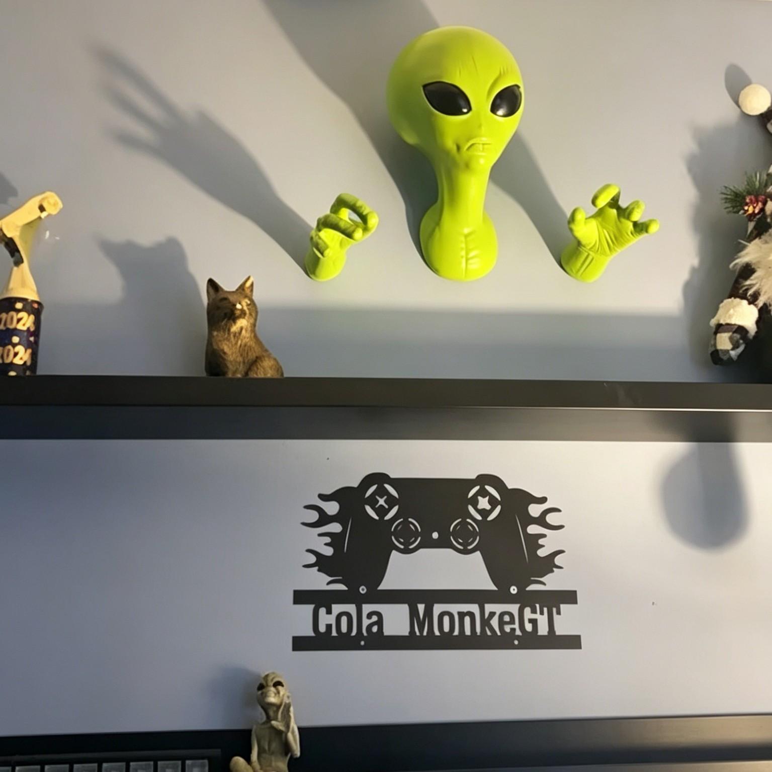 グリーンエイリアンペンダント1個、3Dエイリアン彫刻壁掛け、 - Home Decor Etsy のレビューと価格